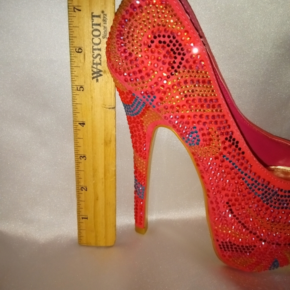 Heels - Picture 6 of 6